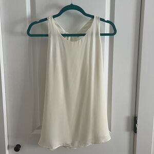 White swing hem blouse